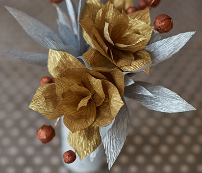 Fine crepe paper with double-sided and metallics